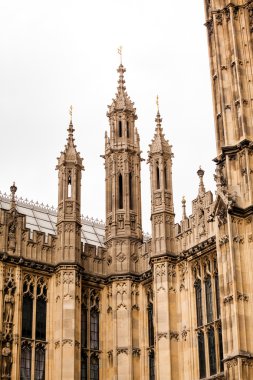 22. 07. 2015, London, İngiltere - Westminster Sarayı ve Big Ben kule, güzel mimari detaylar
