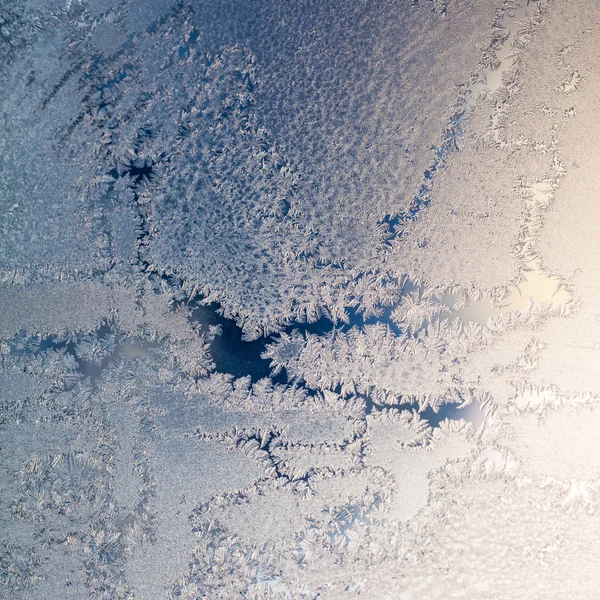 Fleurs de glace sur verre - texture et fond. Haute résolution et des détails nets et beaux — Photo