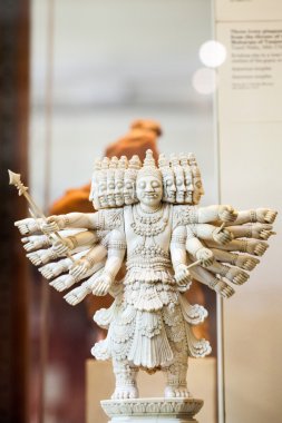Londra, İngiltere, 30 Temmuz 2015: British Museum. Hint etkileyici detayları ve iş, değerli taşlar ve metaller iyi nesneler