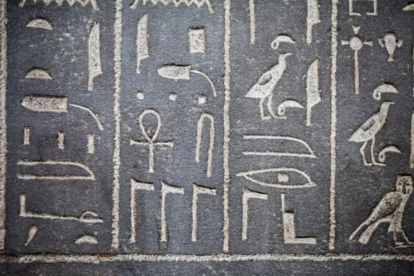 29. 07. 2015, LONDRA, UK, MUSEO BRITISH Geroglifici sulle bare egiziane — Foto Stock