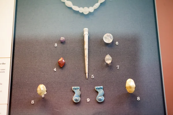 英国，伦敦，7 月 30 日︰ 大英博物馆。希腊珠宝从 Grrek 青铜时代 （公元前 3200-1100 年) — 图库照片