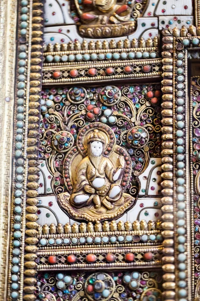 런던, 영국, 2015 년 7 월 30 일: 영국 박물관. 인도 인상적인 세부 사항 및 작업, 보석 및 금속으로 좋은 개체 — 스톡 사진
