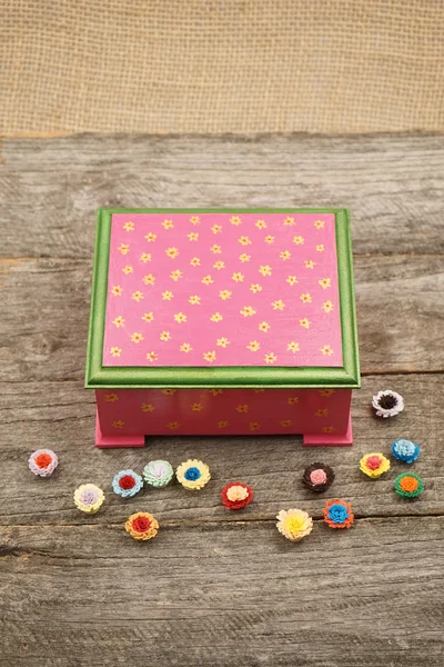 Пофарбовані, дерев'яні маленькі коробки для різних цілей — стокове фото