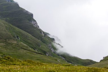 Romanya 'daki Güney Karpatlar' ın bir parçası olan Bucegi Dağları 'ndan manzara 