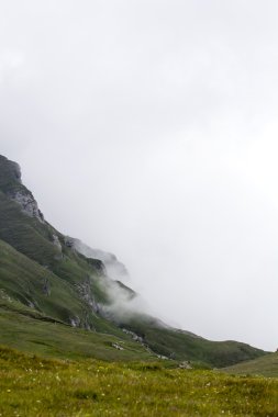 Romanya 'daki Güney Karpatlar' ın bir parçası olan Bucegi Dağları 'ndan manzara 