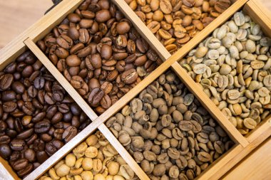 Kahve çekirdekleri - taze kavrulmuş ve lezzetli - doku.