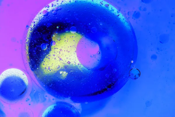 Composizione astratta e colorata con olio, acqua e inchiostro e colori invertiti — Foto Stock