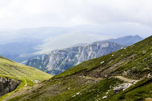 Пейзаж с гор Бучеги, часть Южных Карпат в Румынии — стоковое фото