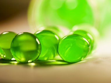 güzel, yeşil jöle topları, kağıt ve Kağıt arka plan yuvarlak ile soyut kompozisyon