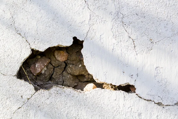 Old wall texture with peeled mortar and cracks — Stock Photo, Image