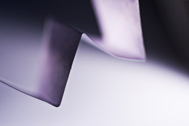 Kağıt arka plan siyah kağıt şekilleri ve siyah gölgeler