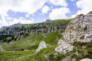 Romanya 'daki Güney Karpatlar' ın bir parçası olan Bucegi Dağları 'ndan manzara
