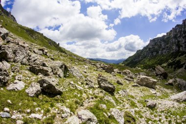 Romanya 'daki Güney Karpatlar' ın bir parçası olan Bucegi Dağları 'ndan manzara