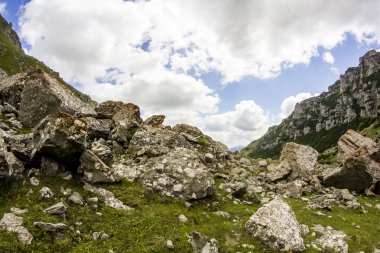 Romanya 'daki Güney Karpatlar' ın bir parçası olan Bucegi Dağları 'ndan manzara