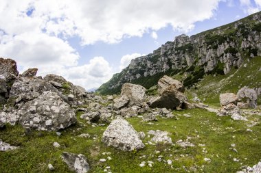 Romanya 'daki Güney Karpatlar' ın bir parçası olan Bucegi Dağları 'ndan manzara