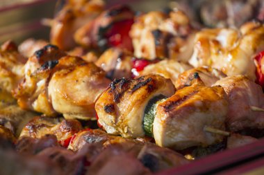 ızgara ızgara et ve sosis duman ve Buhar ile farklı bir