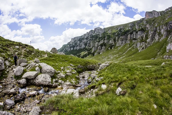 Paesaggio dai monti Bucegi, parte dei Carpazi meridionali in Romania — Foto Stock