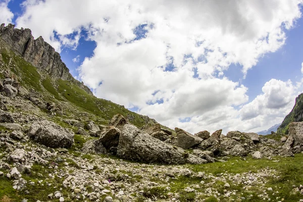 Paesaggio dai monti Bucegi, parte dei Carpazi meridionali in Romania — Foto Stock