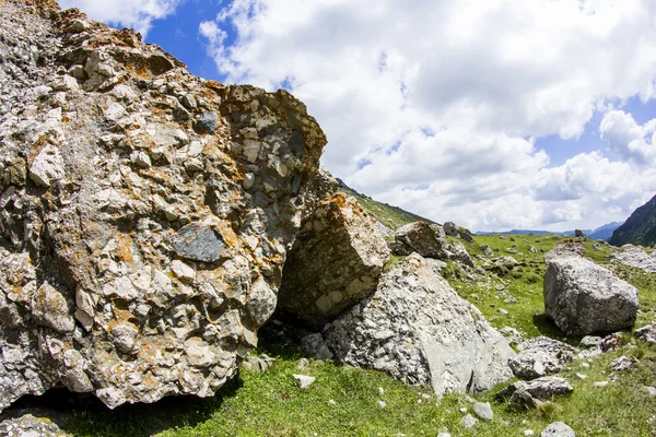 Krajobraz z gór Bucegi, część Karpat Południowych w Rumunii — Zdjęcie stockowe