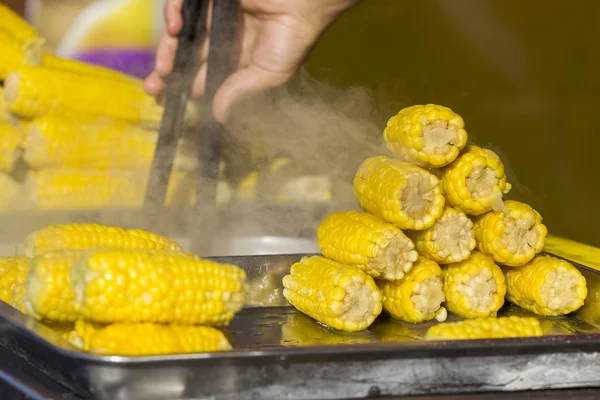 Boiled sweet corn pieces with steam — Stock Photo, Image