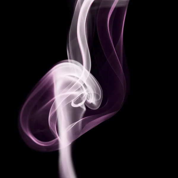 Formas de fumaça no fundo preto — Fotografia de Stock