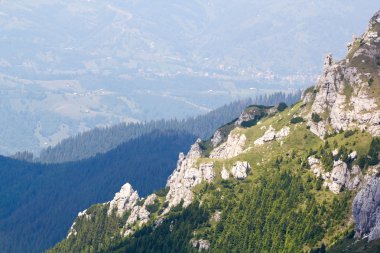 Romanya 'daki Güney Karpatlar' ın bir parçası olan Bucegi Dağları 'ndan manzara