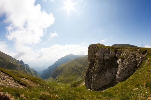 Paisagem das Montanhas Bucegi, parte dos Cárpatos do Sul na Roménia — Fotografia de Stock