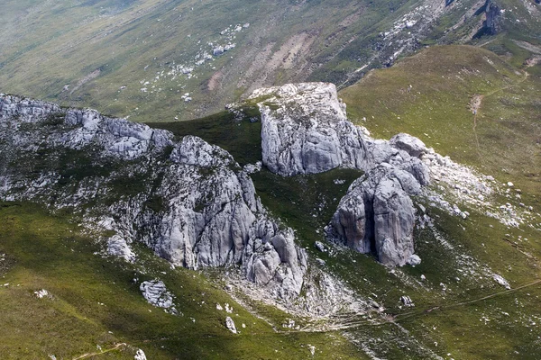 Tájkép a Bucsegi-hegységből, a Déli-Kárpátok egy része Romániában — Stock Fotó