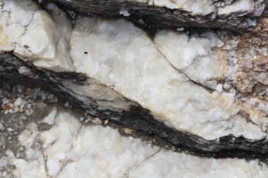 kayalar - doku ve Ege sahil katmanlardan