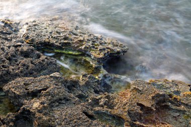 Ege kıyısında Yunanistan thassos Adası - dalgalar ve kayalar - uzun pozlama fotoğraf