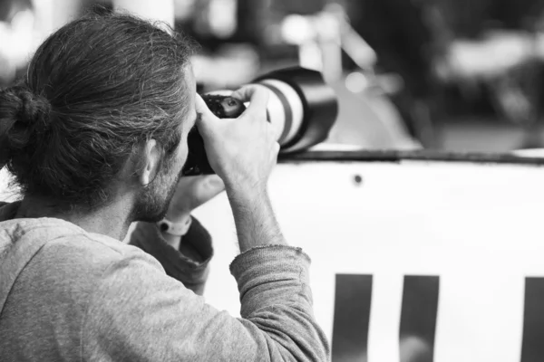 Července 2013 - Garana, Rumunsko. Bezplatné představení a výstav. Fotografové a kamery na ulicích — Stock fotografie