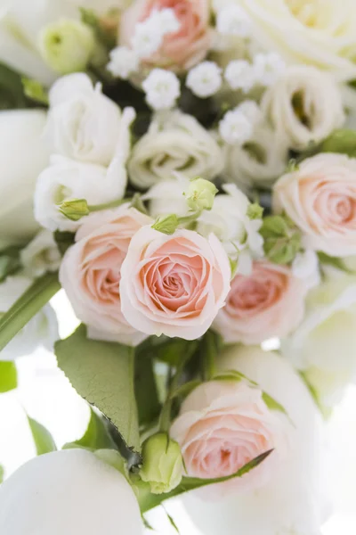 Arreglo floral en un ramo de bodas —  Fotos de Stock