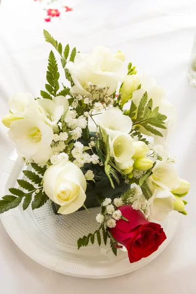Квіткова композиція в весільному букеті — стокове фото