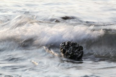 Ege kıyısında Yunanistan thassos Adası - dalgalar ve kayalar - uzun pozlama fotoğraf