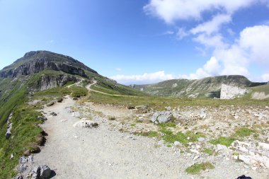 Romanya 'daki Güney Karpatlar' ın bir parçası olan Bucegi Dağları 'ndan manzara
