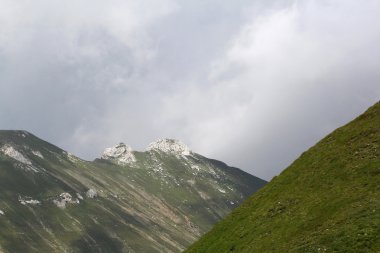 Romanya 'daki Güney Karpatlar' ın bir parçası olan Bucegi Dağları 'ndan manzara