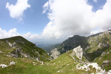 Romanya 'daki Güney Karpatlar' ın bir parçası olan Bucegi Dağları 'ndan manzara