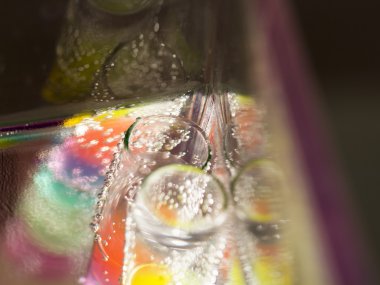 renkli jöle ile sualtı boru ile soyut kompozisyon topları kabarcıklar ve iç