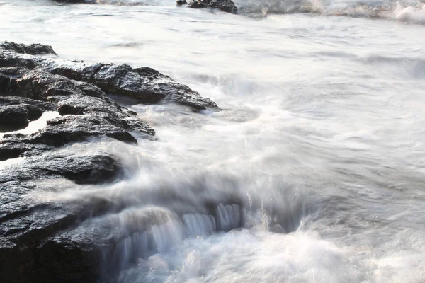 Aegean shore in Greece, Thassos island - waves and rocks - long exposure photography — Stock Photo, Image