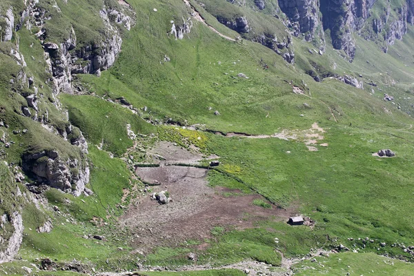 Paisaje de las montañas Bucegi, parte de los Cárpatos del Sur en Rumania —  Fotos de Stock