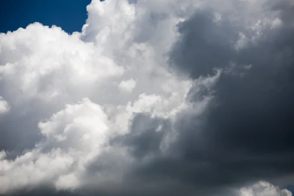 Beautiful, dramatic, colorful clouds and sky — Stock Photo, Image