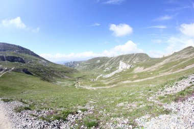 Romanya 'daki Güney Karpatlar' ın bir parçası olan Bucegi Dağları 'ndan manzara