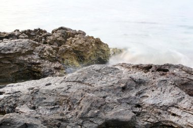 Ege kıyısında Yunanistan thassos Adası - dalgalar ve kayalar - uzun pozlama fotoğraf