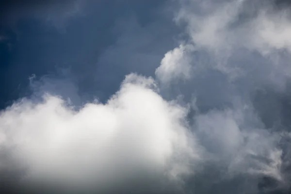 Beautiful, fluffy, white and grey clouds and blue sky — Stock Photo, Image