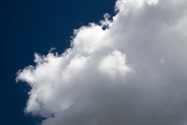 Beautiful, fluffy, white and grey clouds and blue sky — Stock Photo, Image