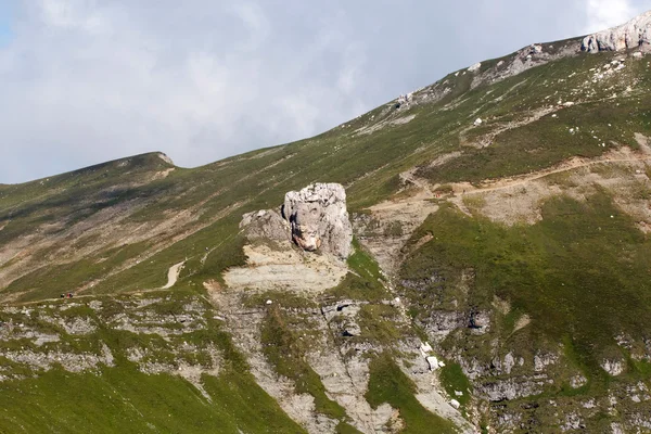 Krajobraz z gór Bucegi, część Karpat Południowych w Rumunii — Zdjęcie stockowe