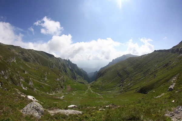 Landschaft aus dem Bucegi-Gebirge, einem Teil der Südkarpaten in Rumänien — Stockfoto