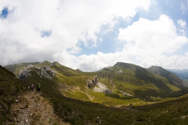 Landschap uit het Bucegi-gebergte, een deel van Zuid-Karpaten in Roemenië — Stockfoto