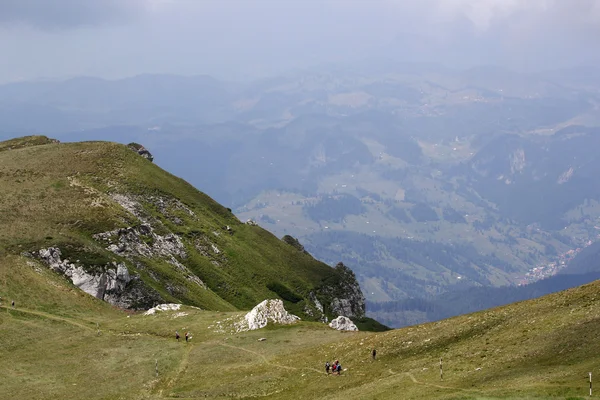 Пейзаж с гор Бучеги, часть Южных Карпат в Румынии — стоковое фото