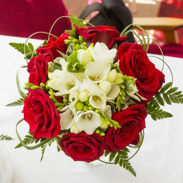 Arreglo floral en un ramo de bodas —  Fotos de Stock